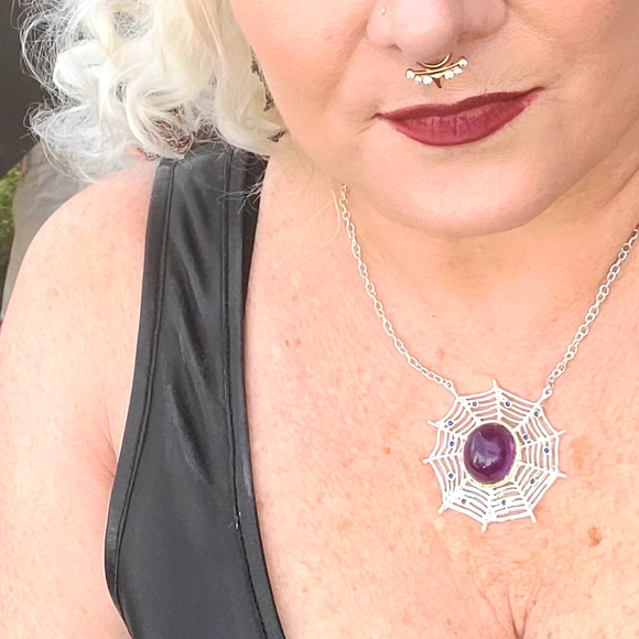 Gorgeous large Amethyst Sterling & Sapphire 🕸 spiderweb necklace - Picture 1 of 6